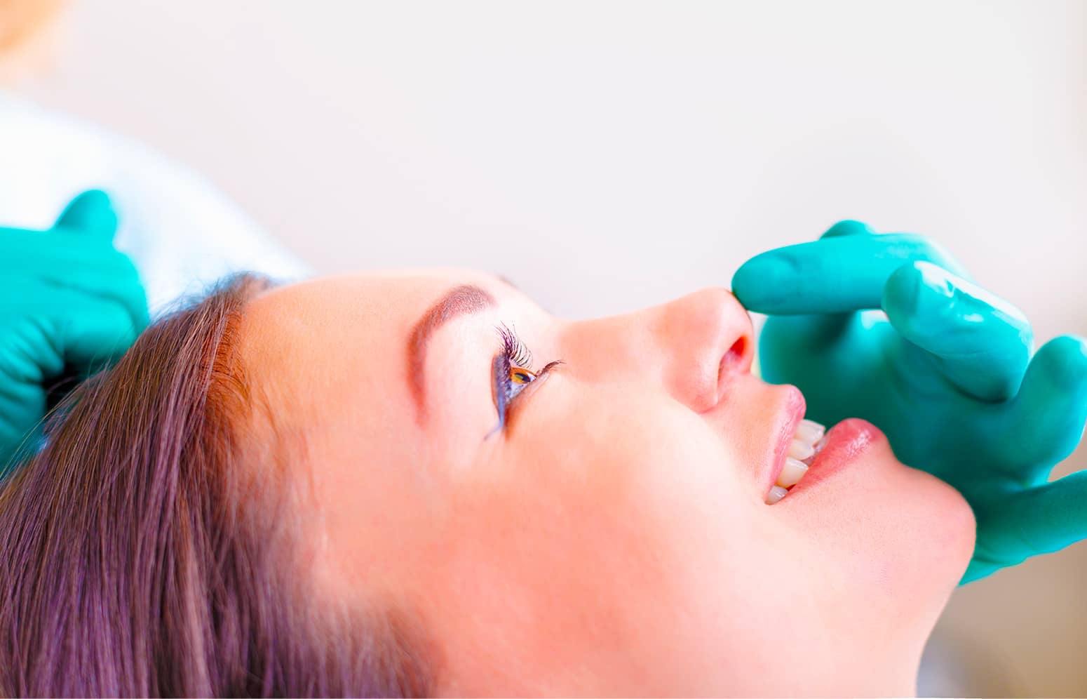 Remodeler son nez, comment choisir entre Botox et acide hyaluronique ? - Paris | Dr Hayot