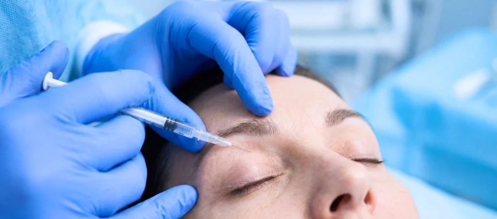 Médecine esthétique ou chirurgie des paupières : comment choisir selon l'âge pour prévenir le vieillissement du regard ? – Docteur Bernard Hayot chirurgie paupieres injection medecine esthetique – Docteur Bernard Hayot