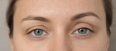 Un œil plus petit ou fermé que l’autre : quelles causes ?